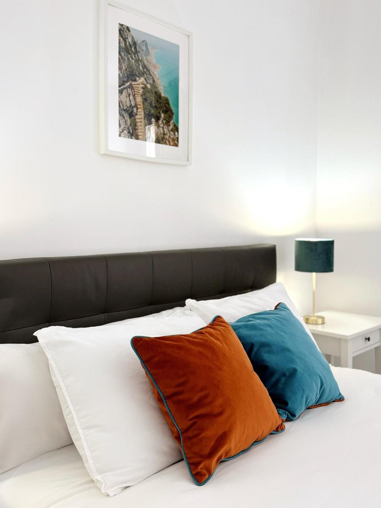 Deluxe City Centre Two Bedroom - Grand Central House Gibraltar Exterior foto